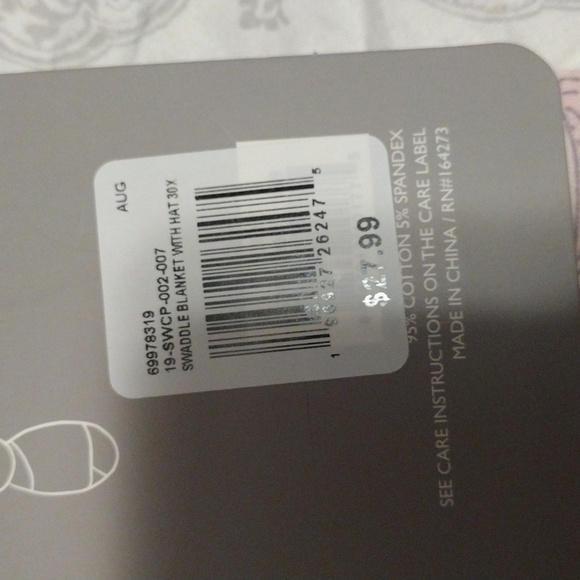 NEW Betty and Bob 2 pc Swaddle Blanket and Hat - Picture 11 of 11